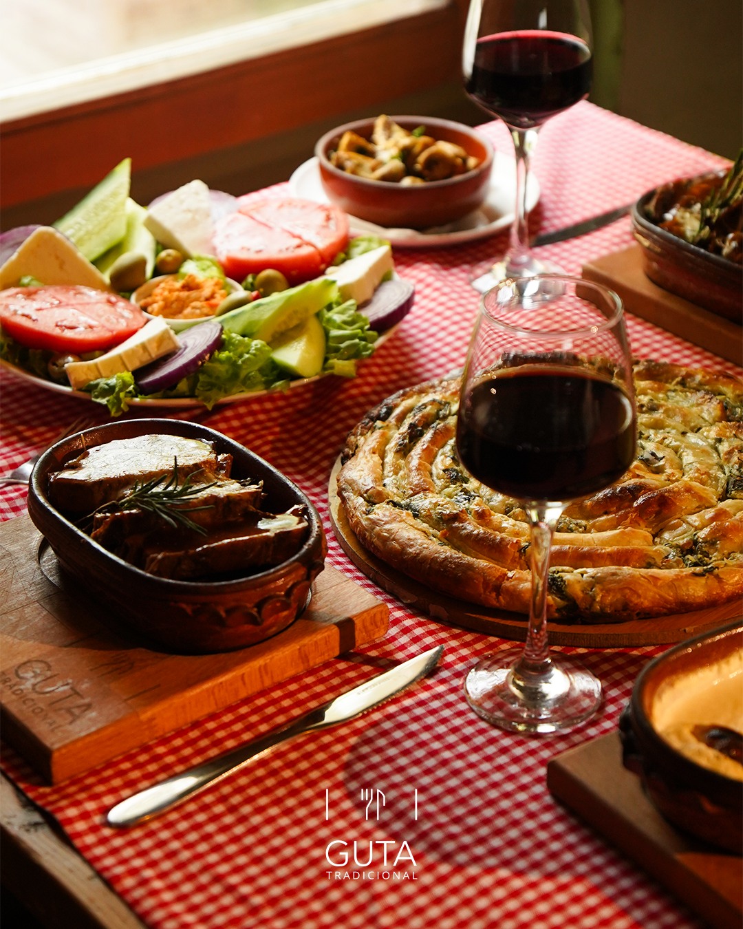 Sofër tradicionale e shtruar në Guta