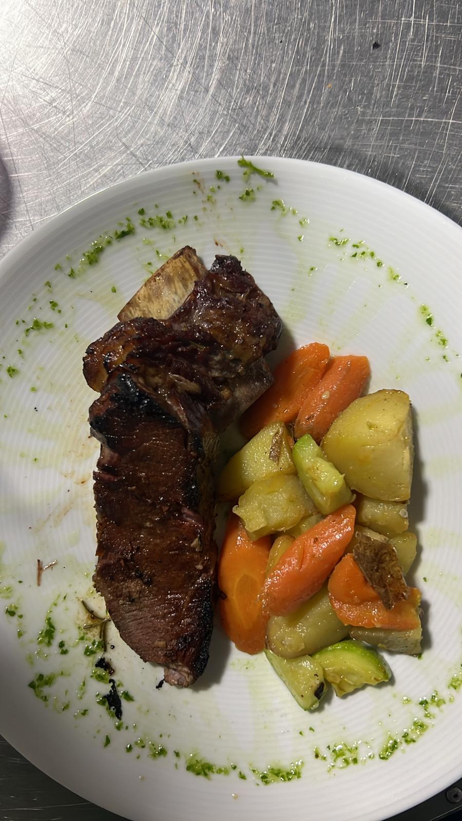 Bri viçi i tymosur me perime të pjekura